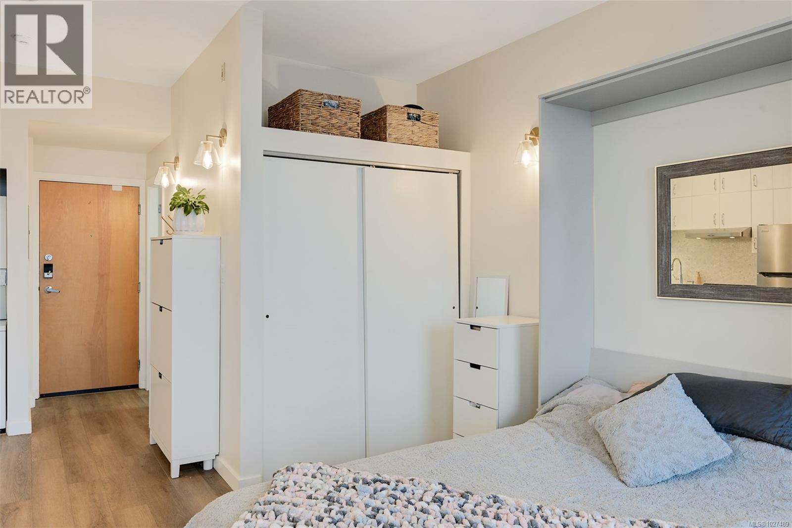 413 409 Swift St, Victoria