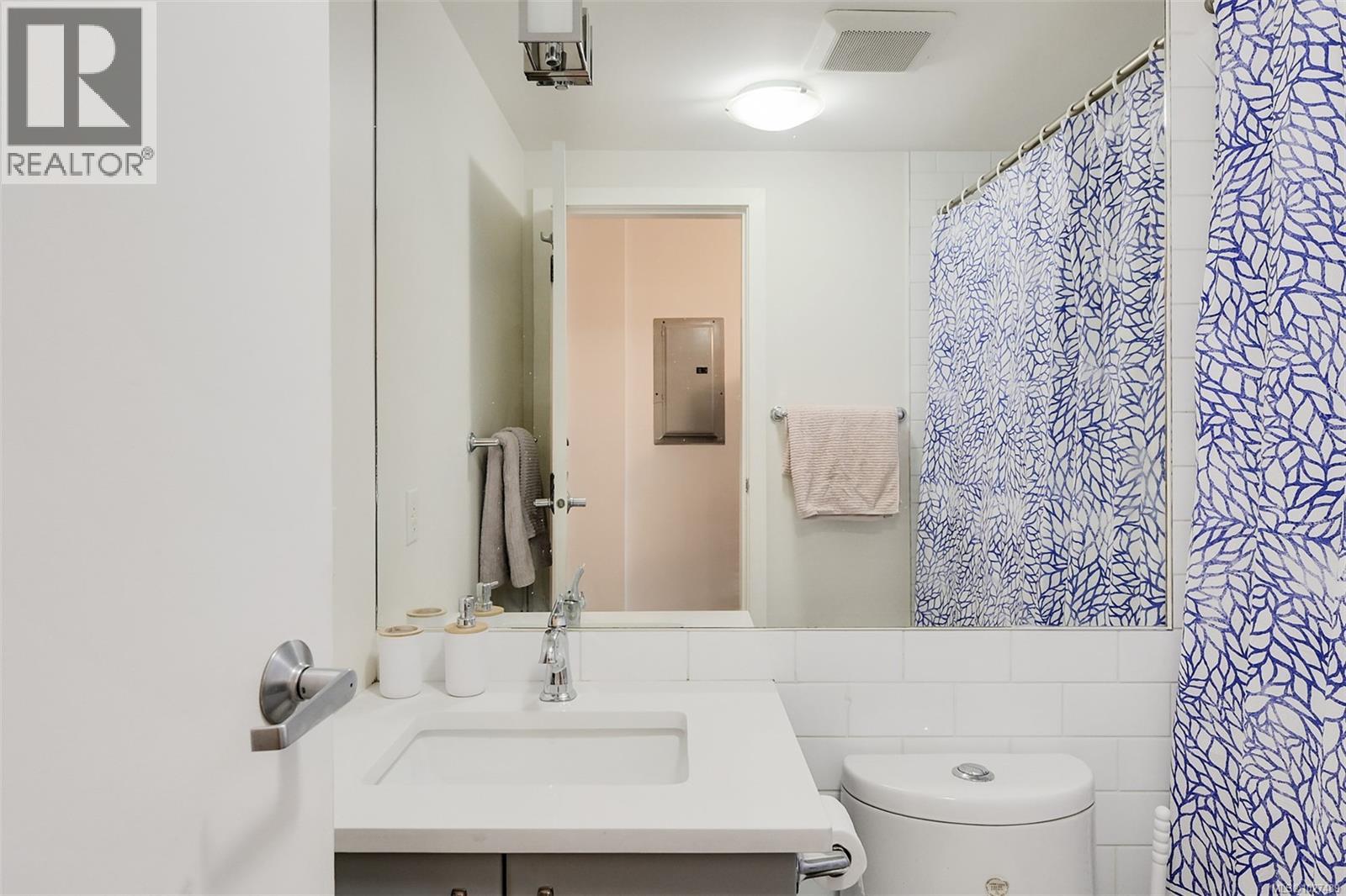 413 409 Swift St, Victoria