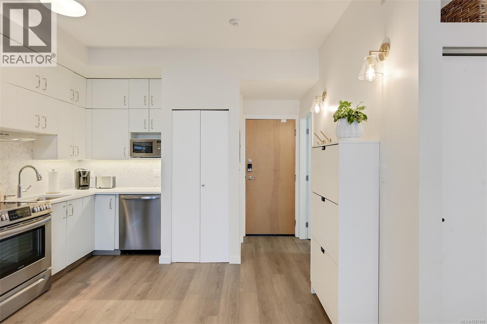 413 409 Swift St, Victoria