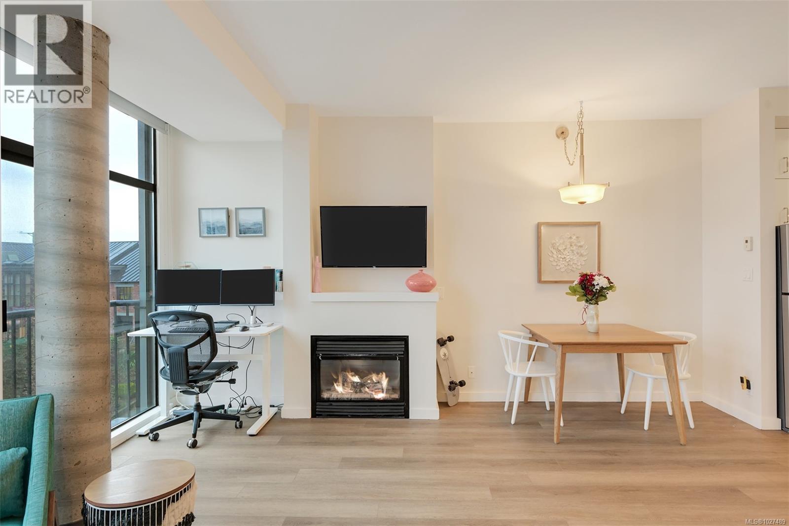 413 409 Swift St, Victoria