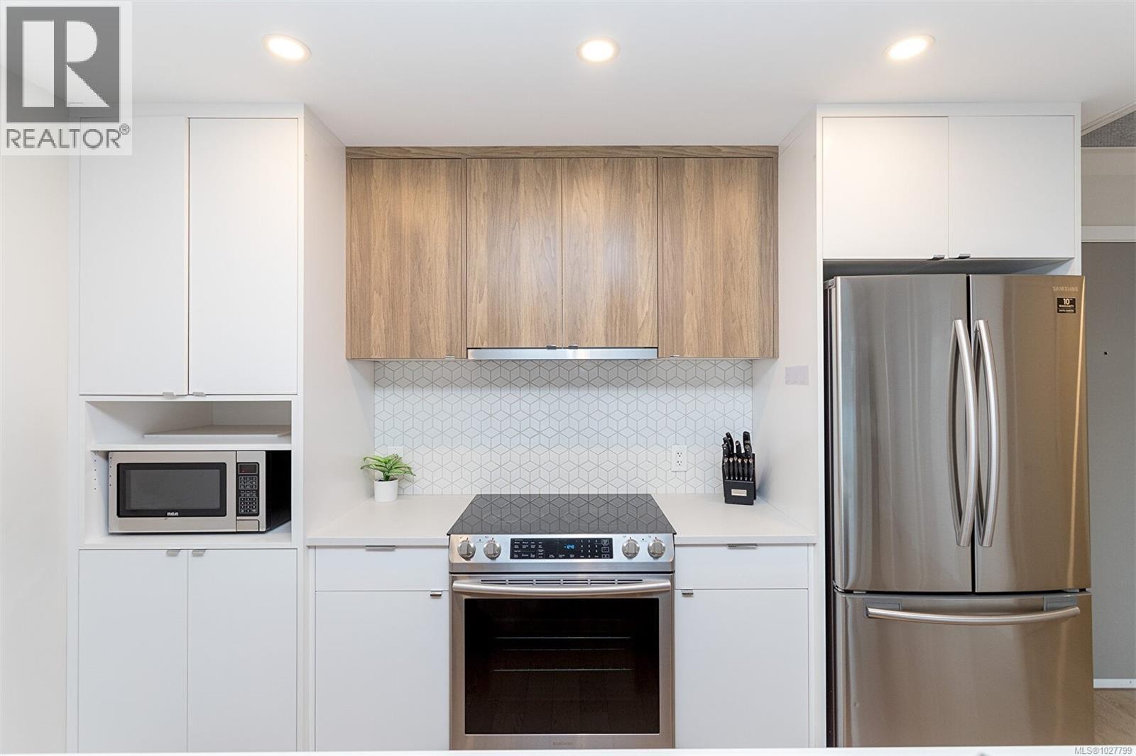 209 881 Short Street, Saanich