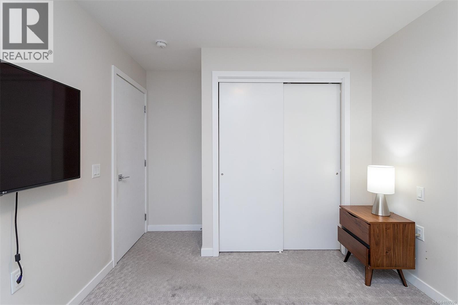 209 881 Short Street, Saanich