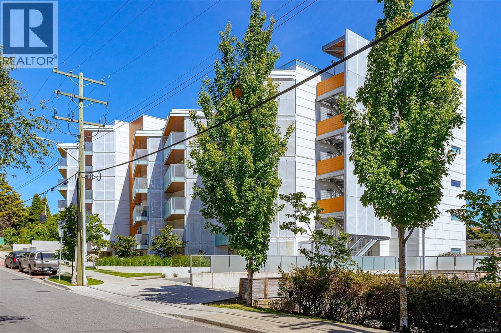 209 881 Short Street, Saanich