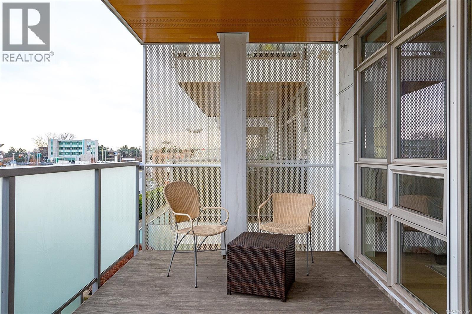 209 881 Short Street, Saanich