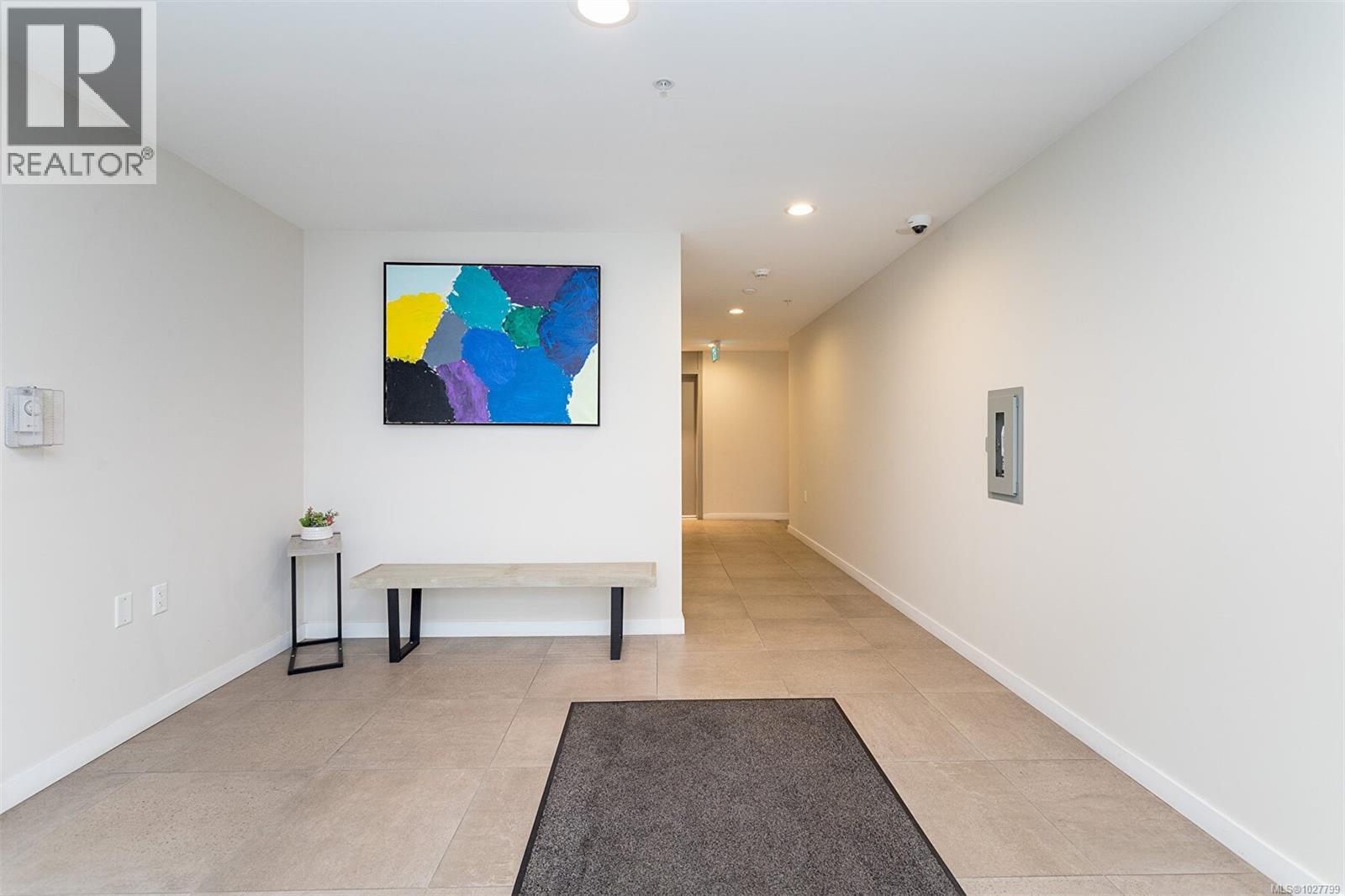 209 881 Short Street, Saanich