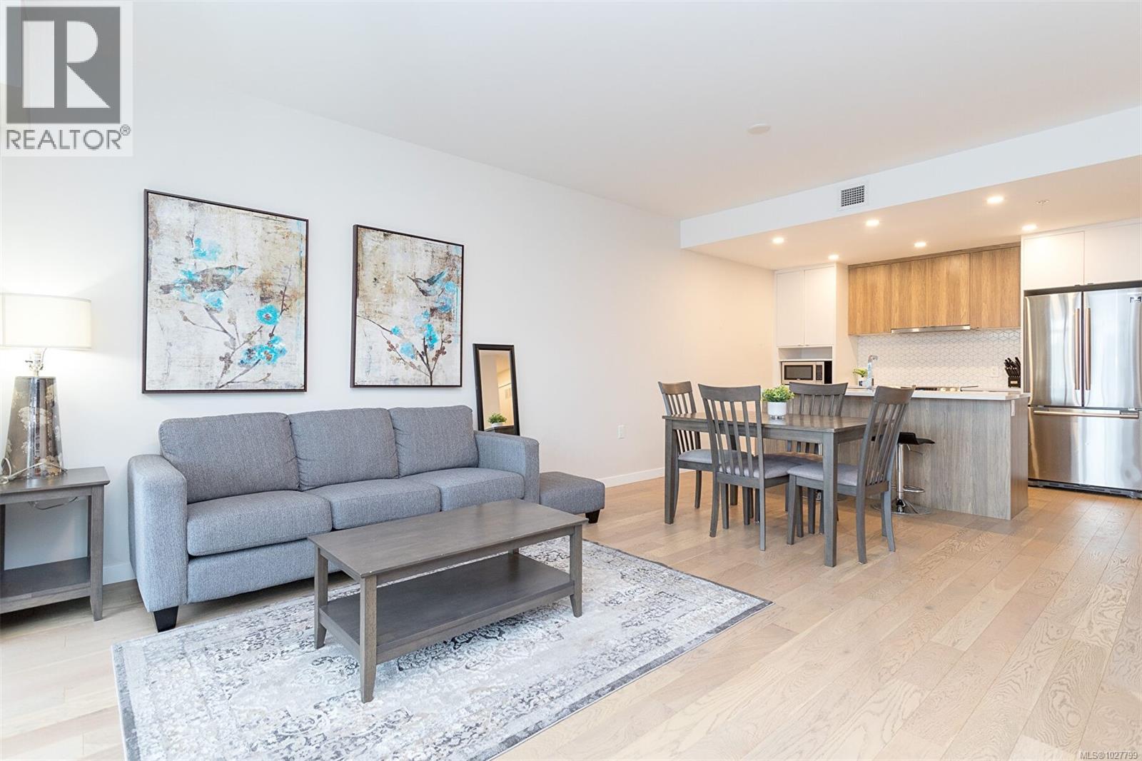 209 881 Short Street, Saanich