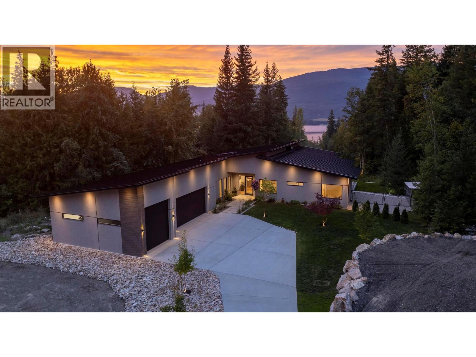 5147 Sunset Drive, Eagle Bay