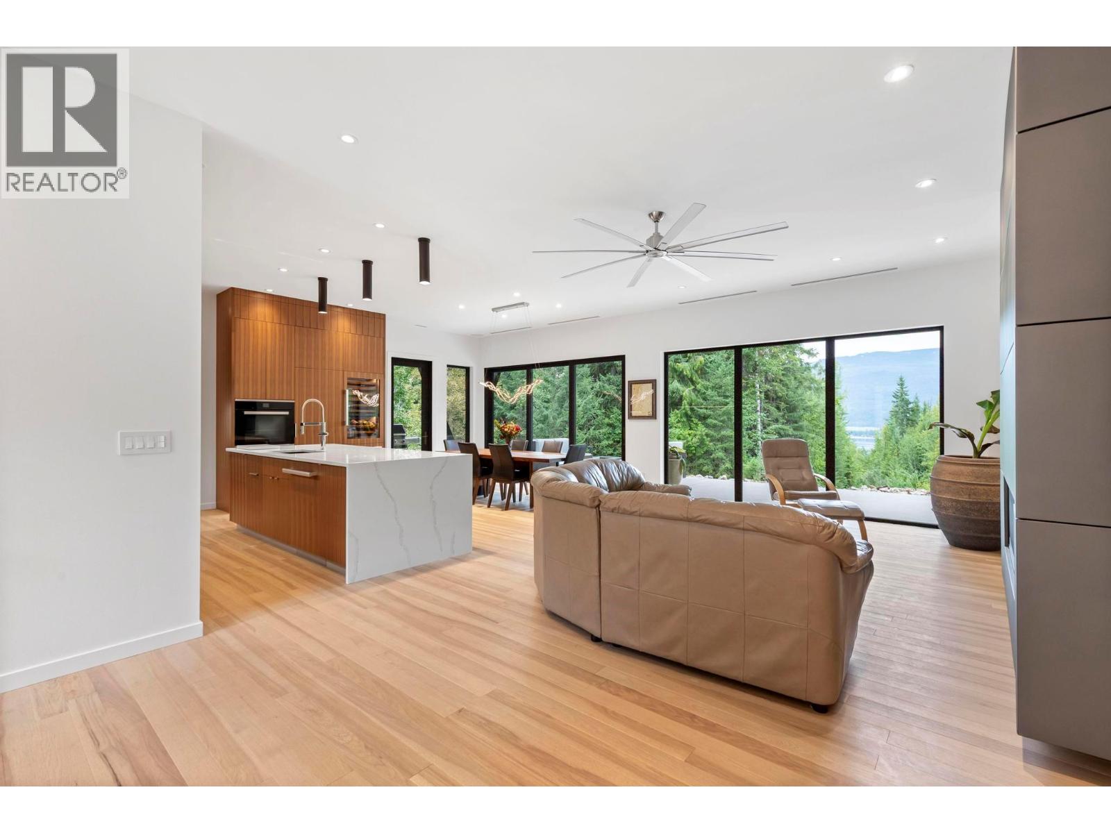 5147 Sunset Drive, Eagle Bay