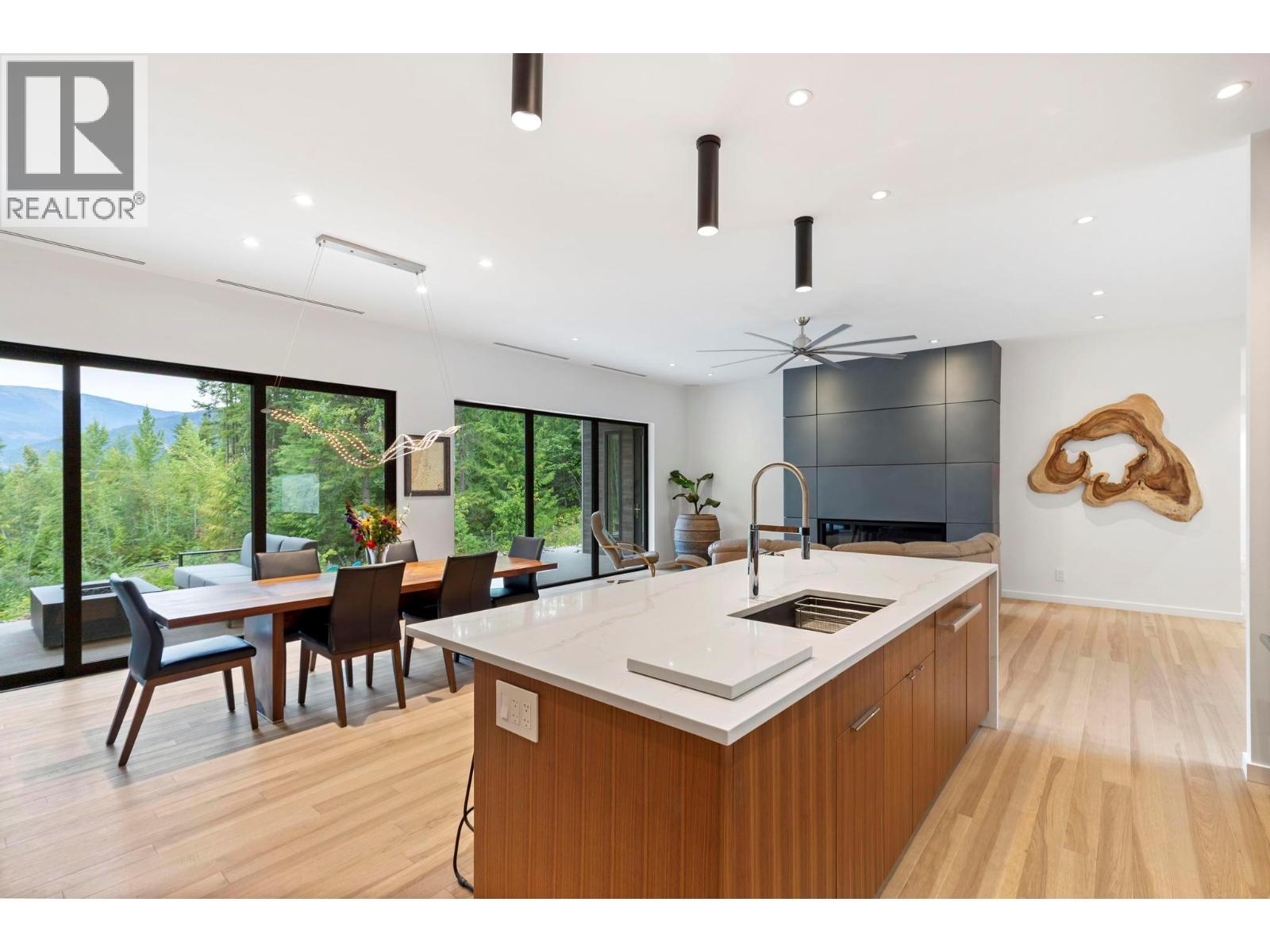 5147 Sunset Drive, Eagle Bay