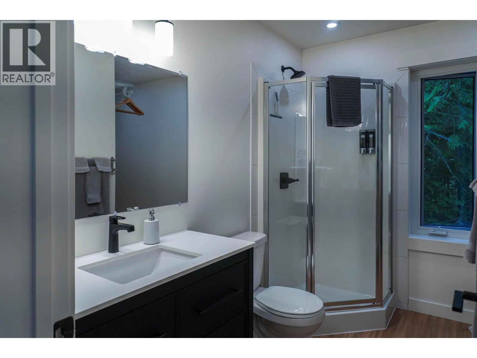 5147 Sunset Drive, Eagle Bay