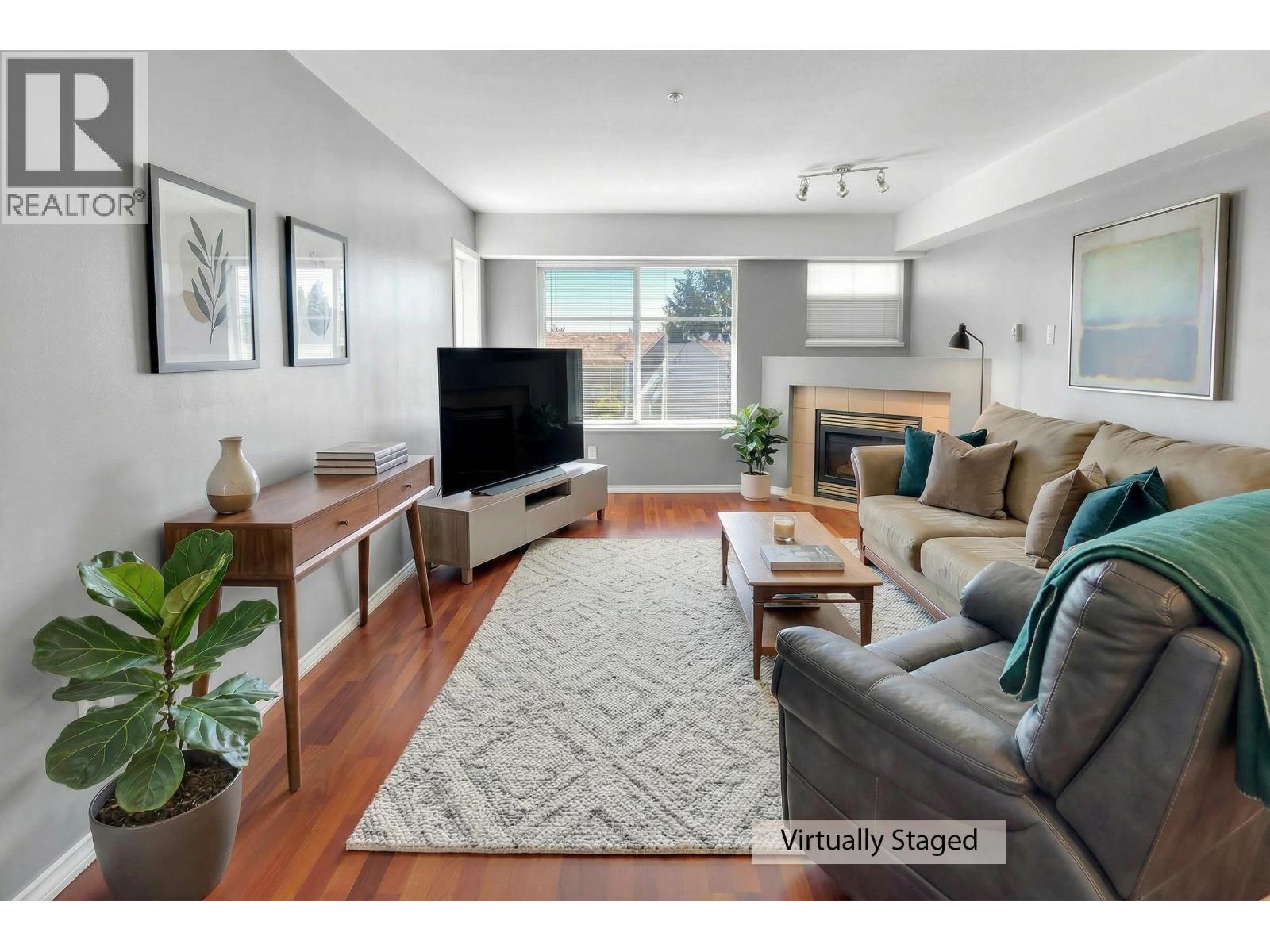 312 11519 BURNETT Street - photo 2