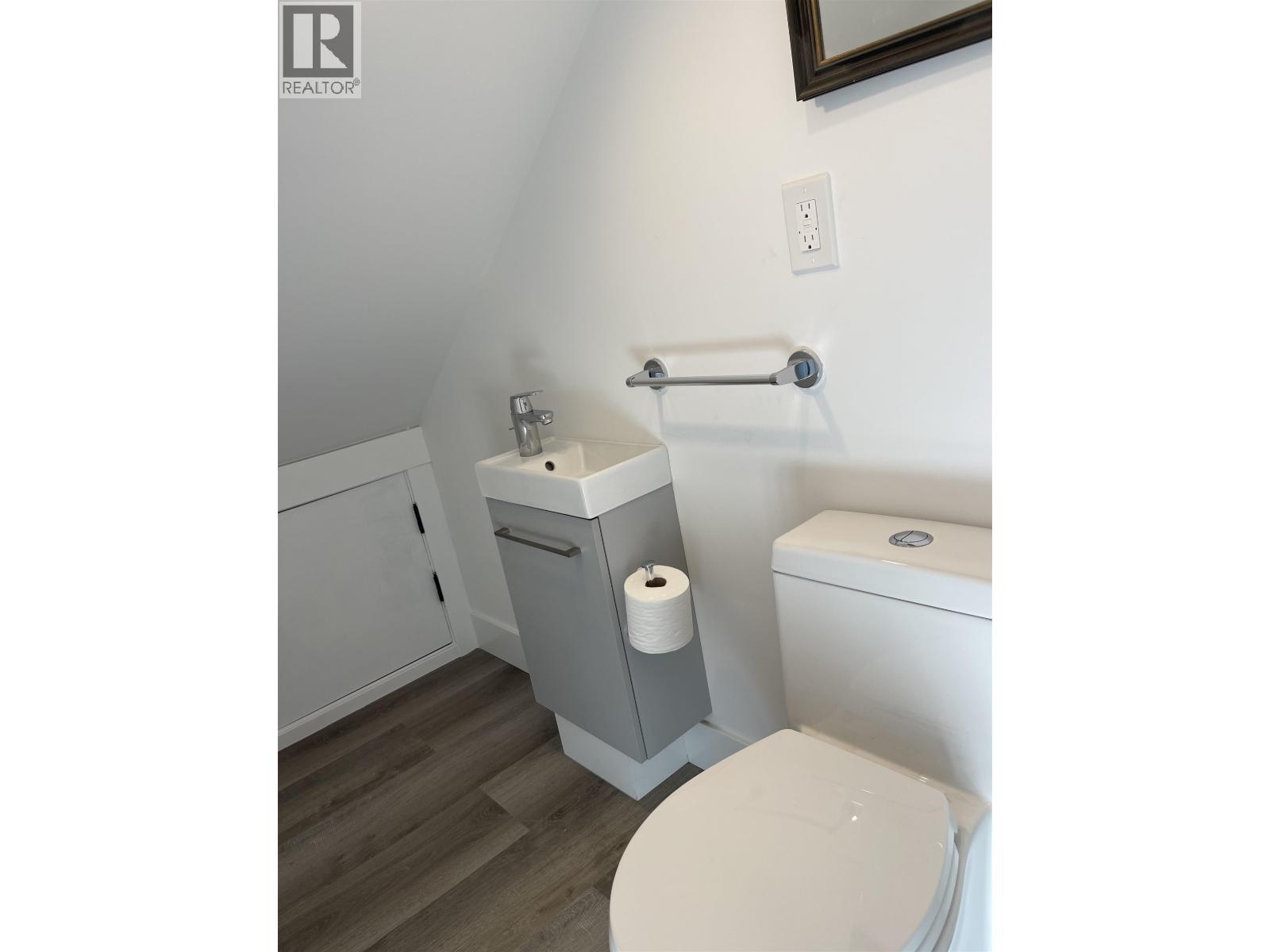 500 DOUGLAS CRESCENT, Richmond