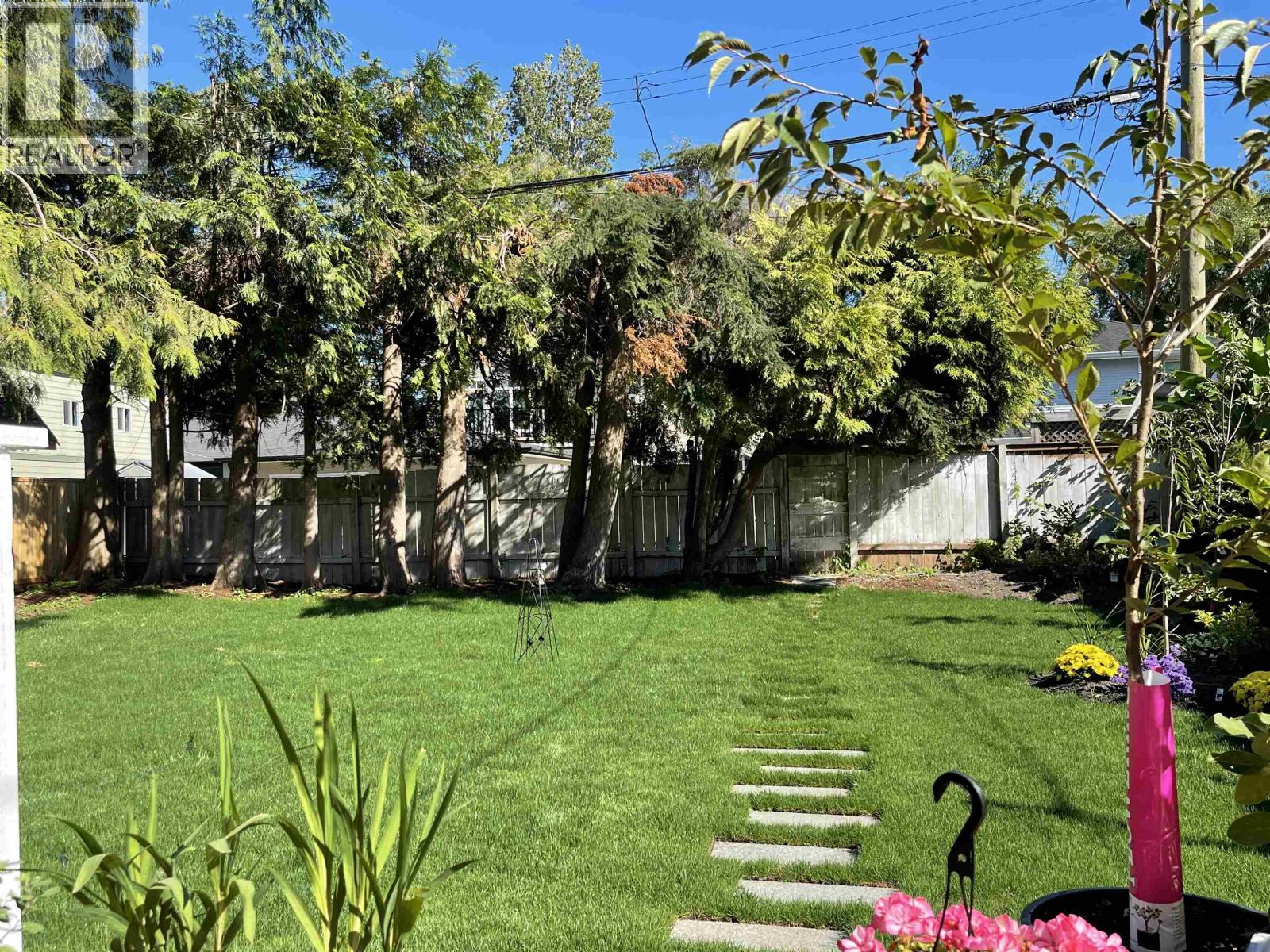 500 DOUGLAS CRESCENT, Richmond