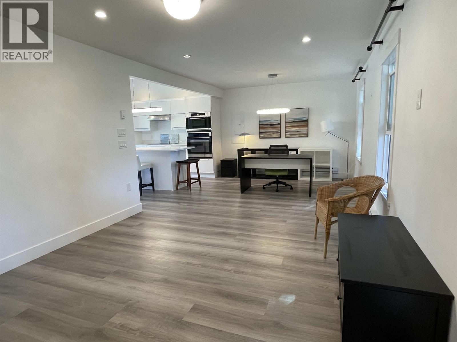 500 DOUGLAS Crescent - photo 2