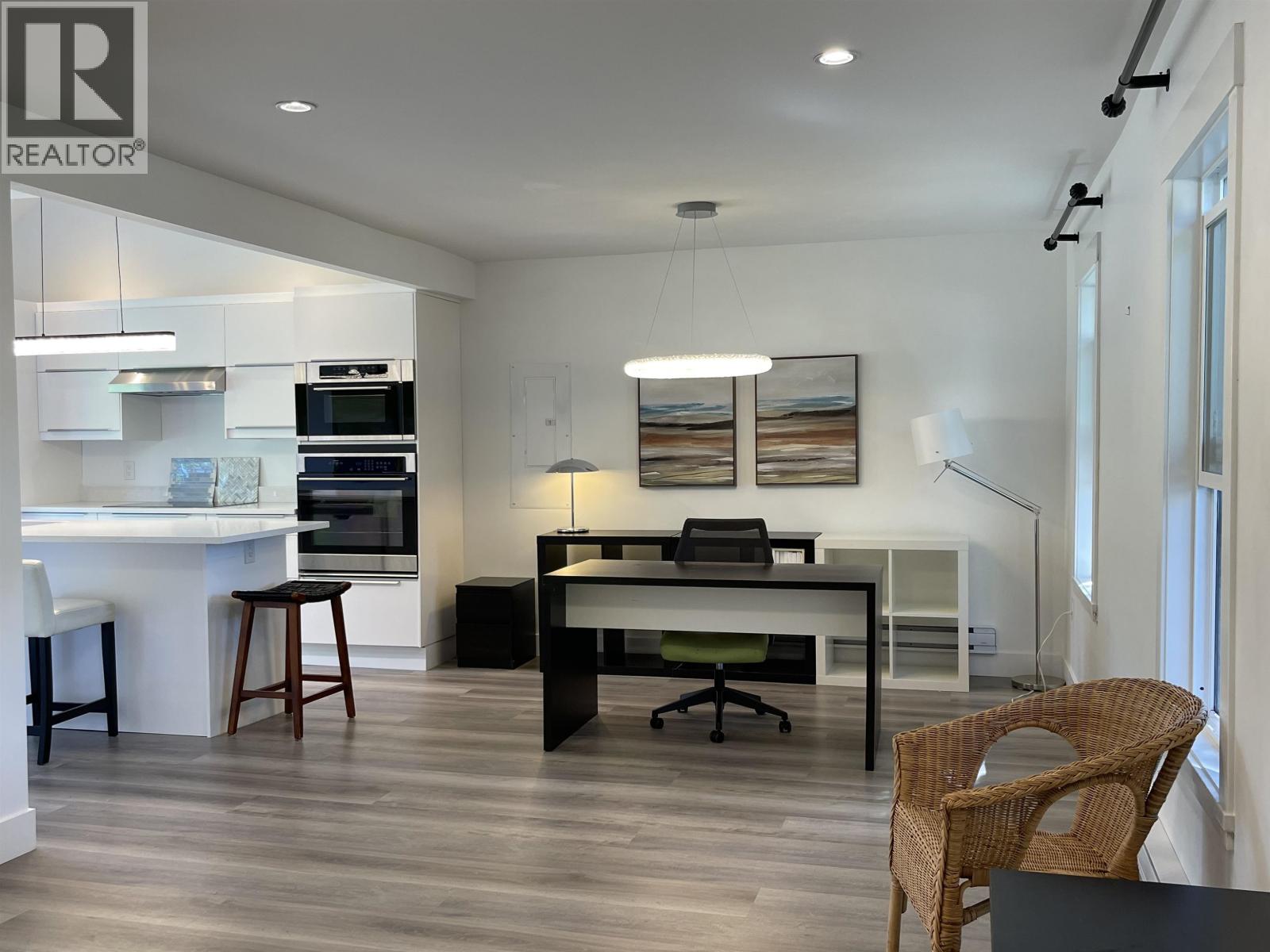 500 DOUGLAS CRESCENT, Richmond