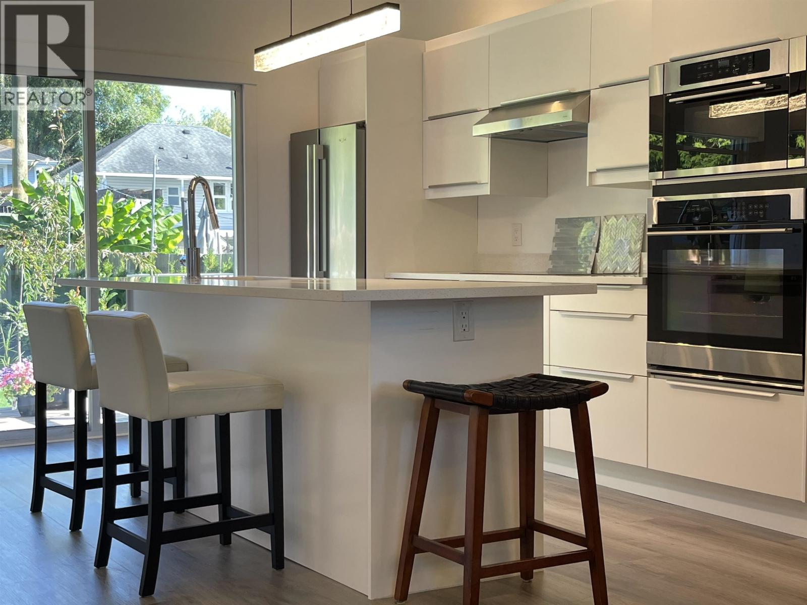 500 DOUGLAS CRESCENT, Richmond