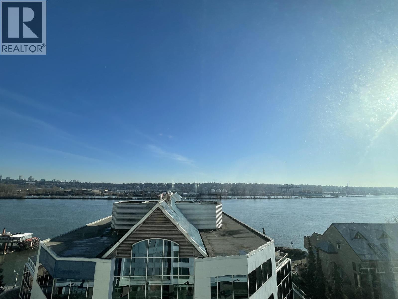 811 988 QUAYSIDE Drive - main photo