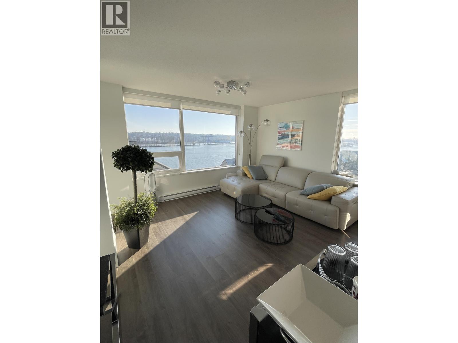 811 988 QUAYSIDE Drive - photo 2