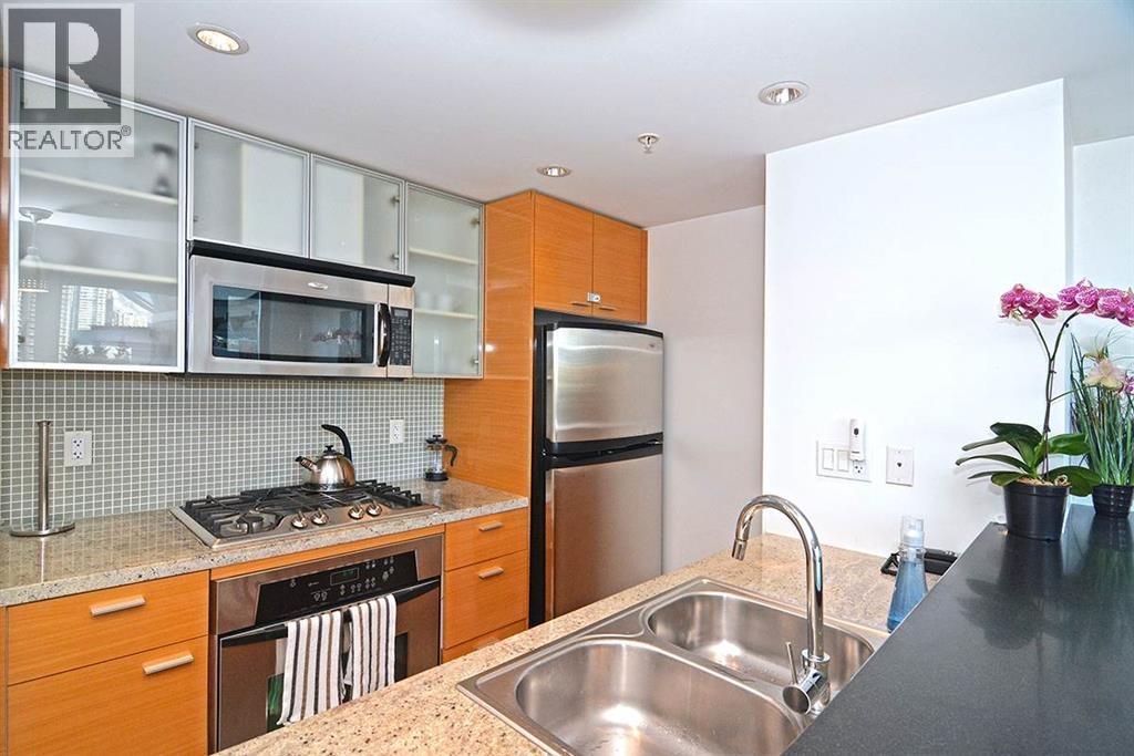 801 33 SMITHE STREET, West Vancouver