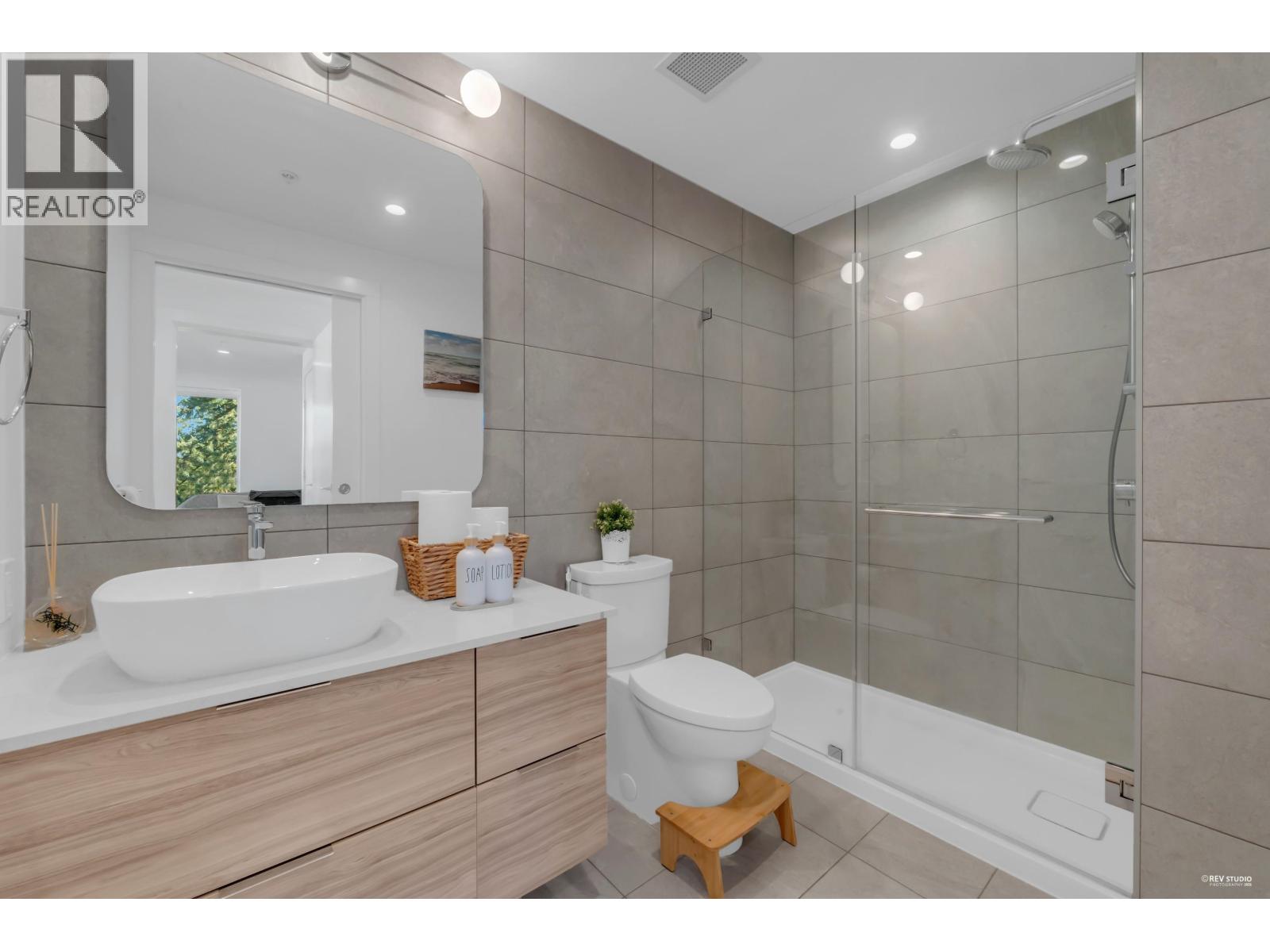 1101 2325 EMERY COURT — photo 18