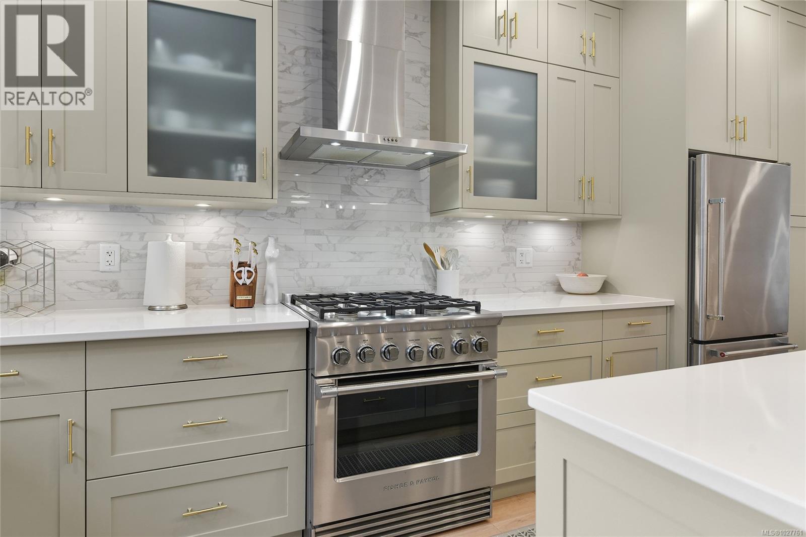 6 4355 Viewmont Avenue, Saanich