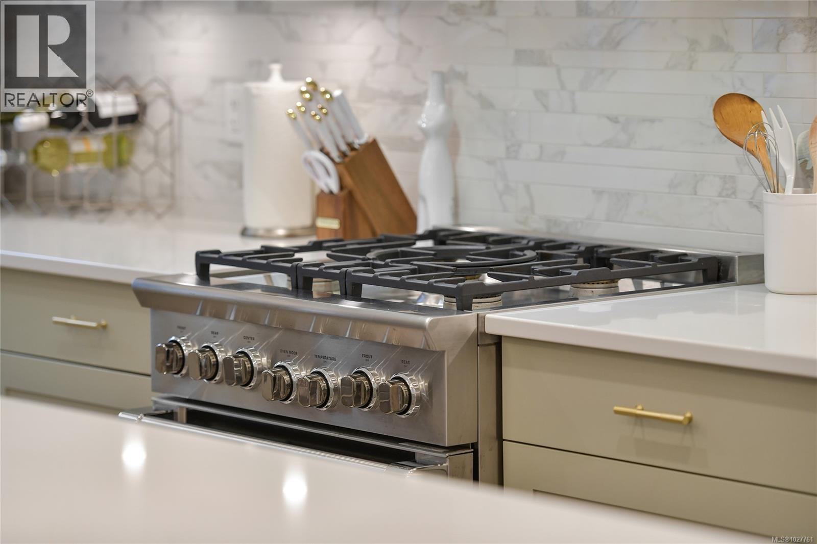 6 4355 Viewmont Avenue, Saanich