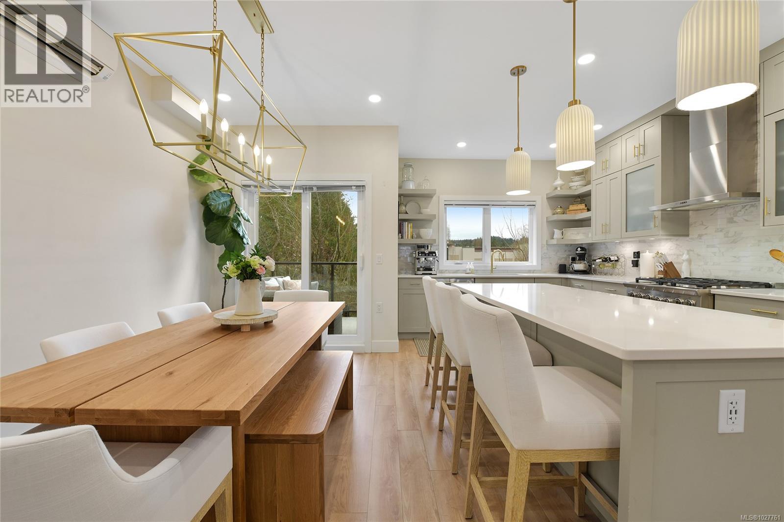 6 4355 Viewmont Avenue, Saanich