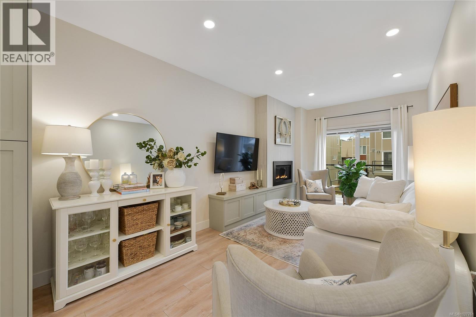 6 4355 Viewmont Avenue, Saanich