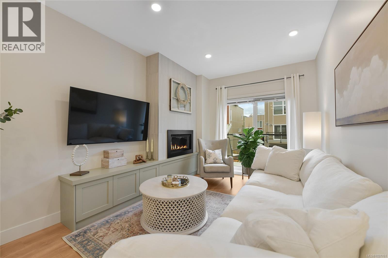 6 4355 Viewmont Avenue, Saanich