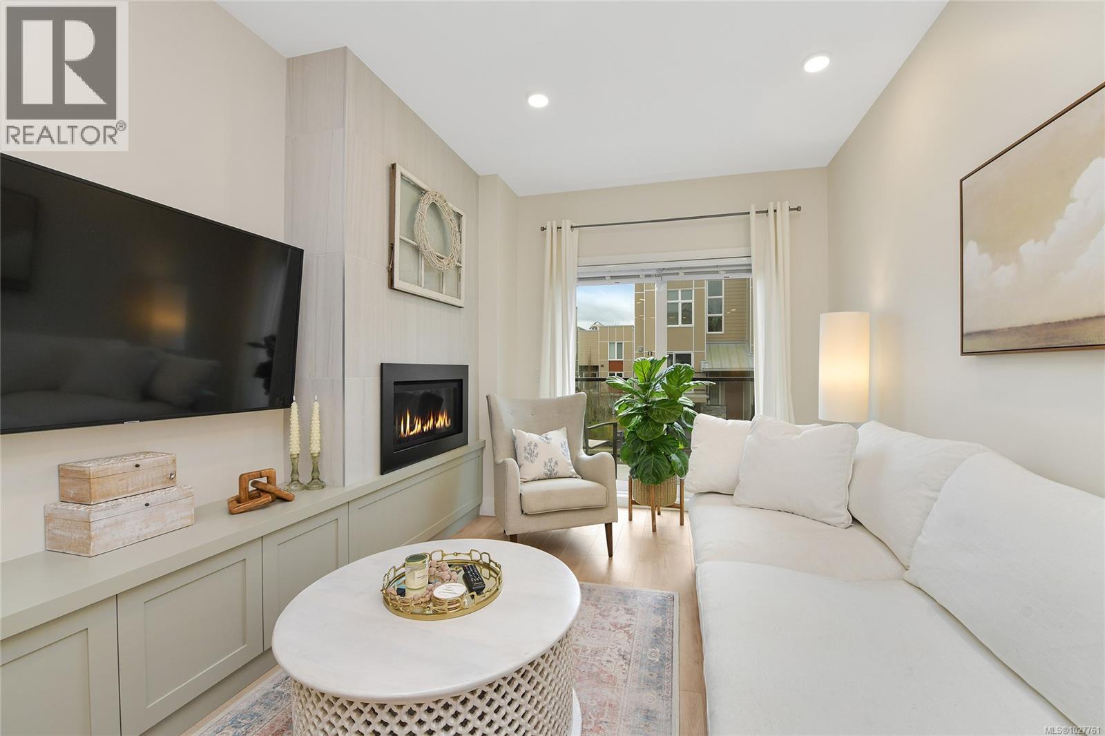 6 4355 Viewmont Avenue, Saanich