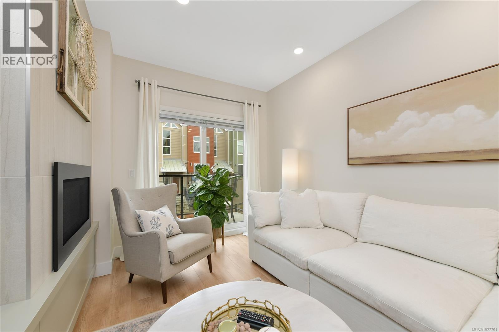 6 4355 Viewmont Avenue, Saanich