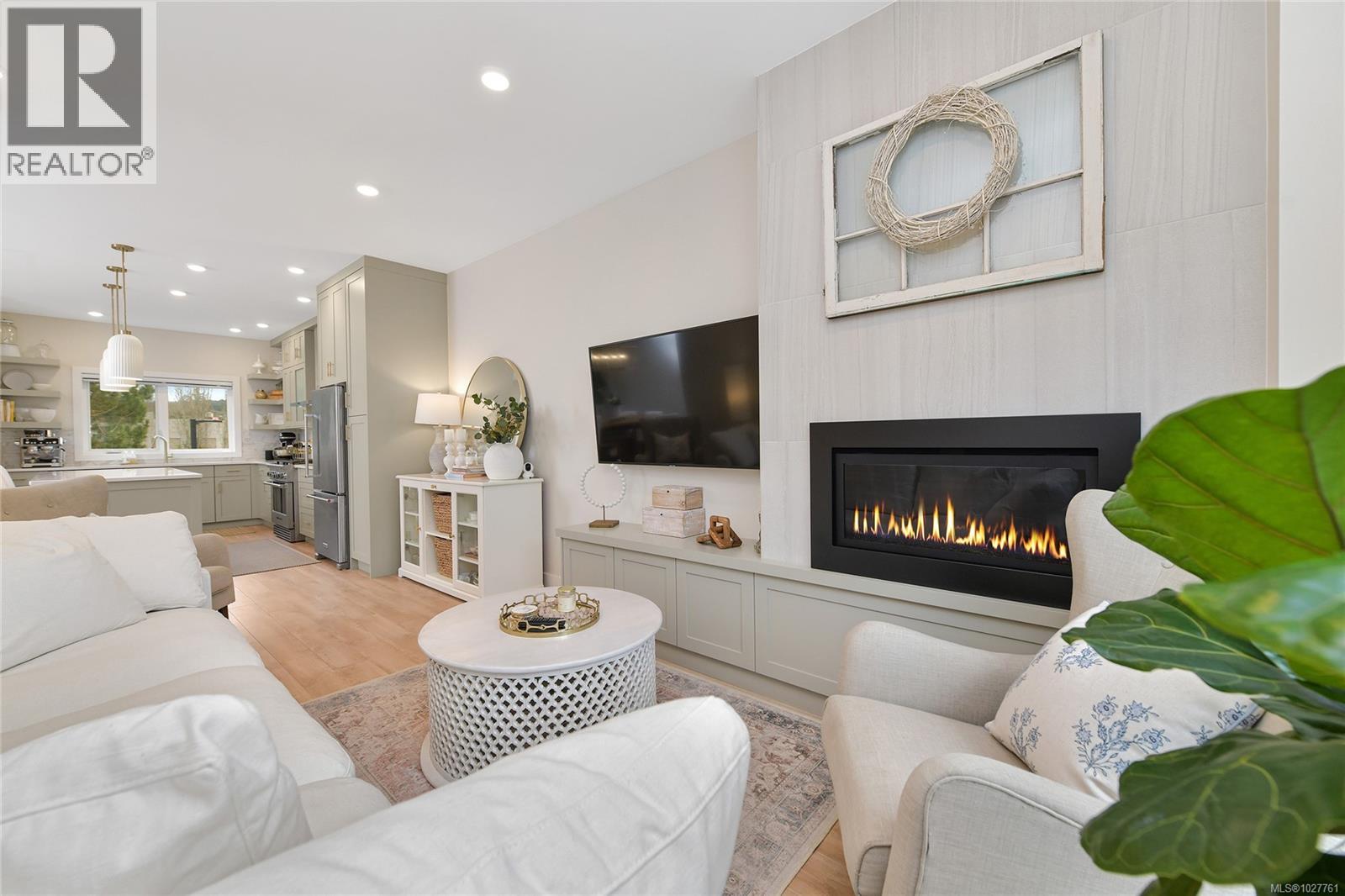 6 4355 Viewmont Avenue, Saanich