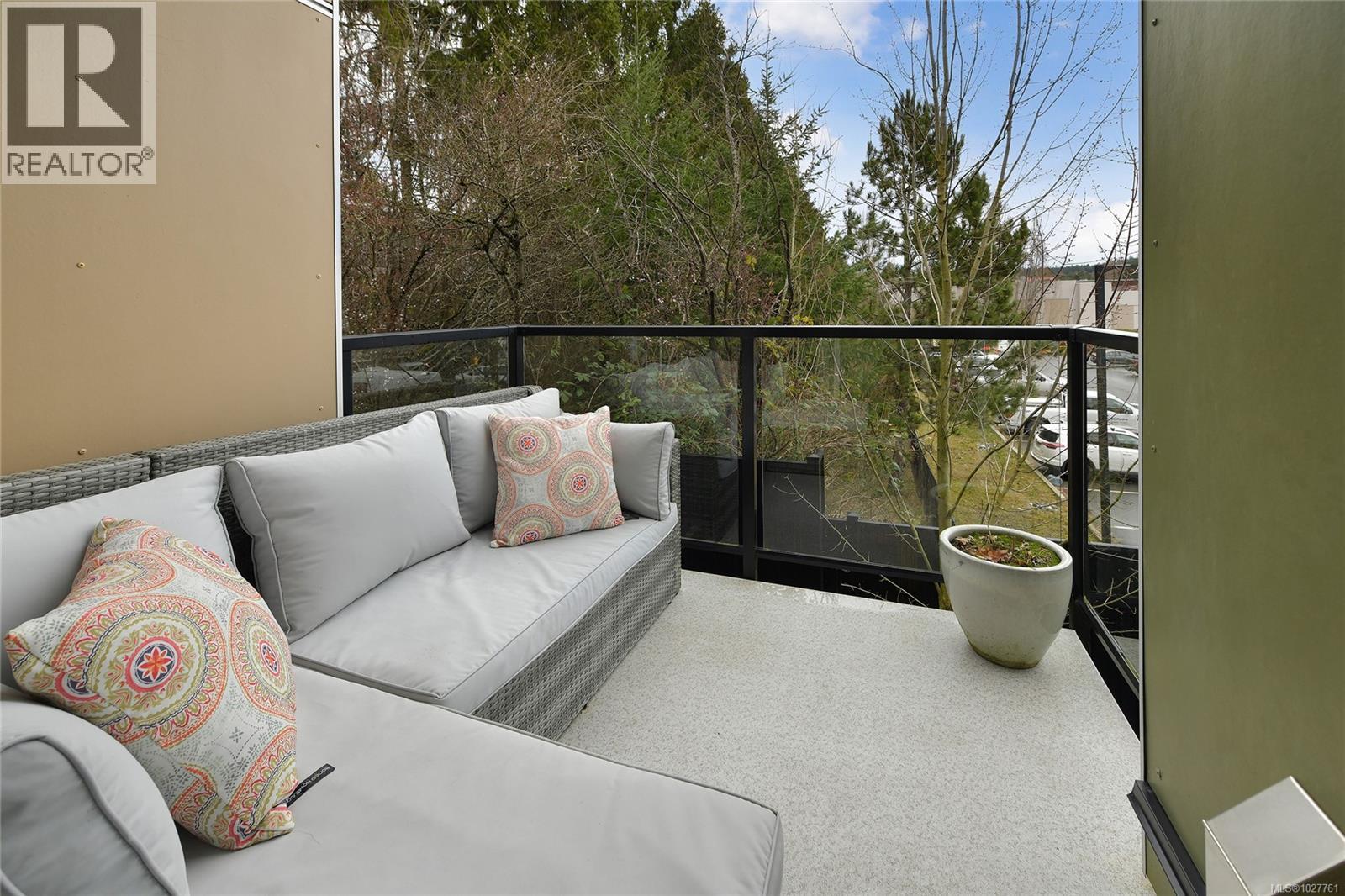 6 4355 Viewmont Avenue, Saanich