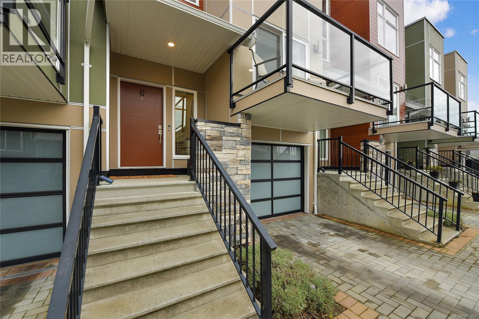 6 4355 Viewmont Avenue, Saanich