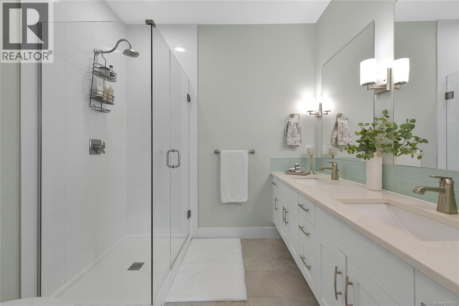 6 4355 Viewmont Avenue, Saanich