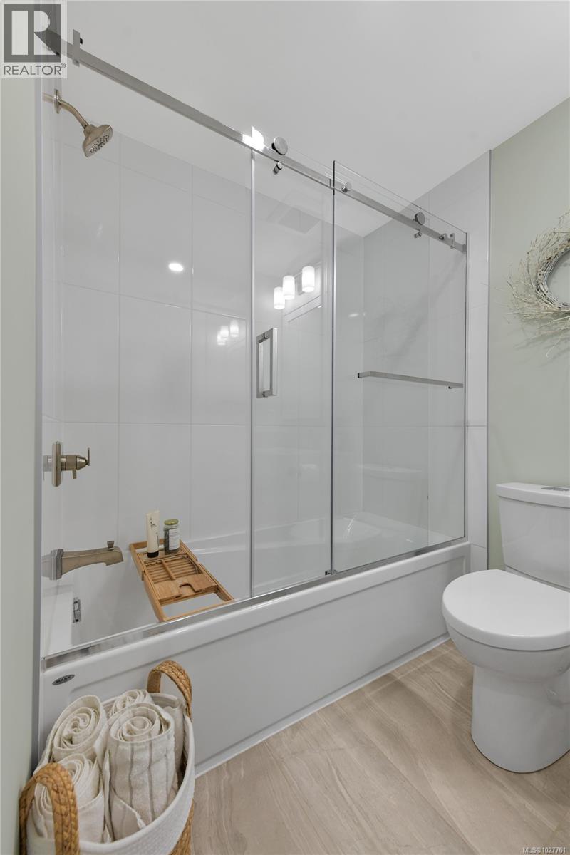 6 4355 Viewmont Avenue, Saanich