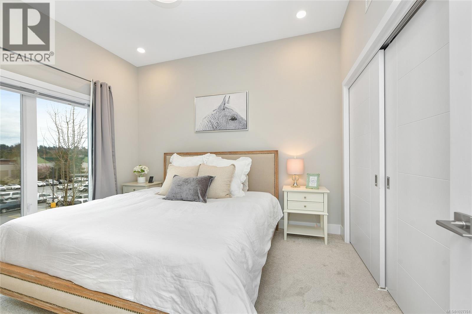 6 4355 Viewmont Avenue, Saanich