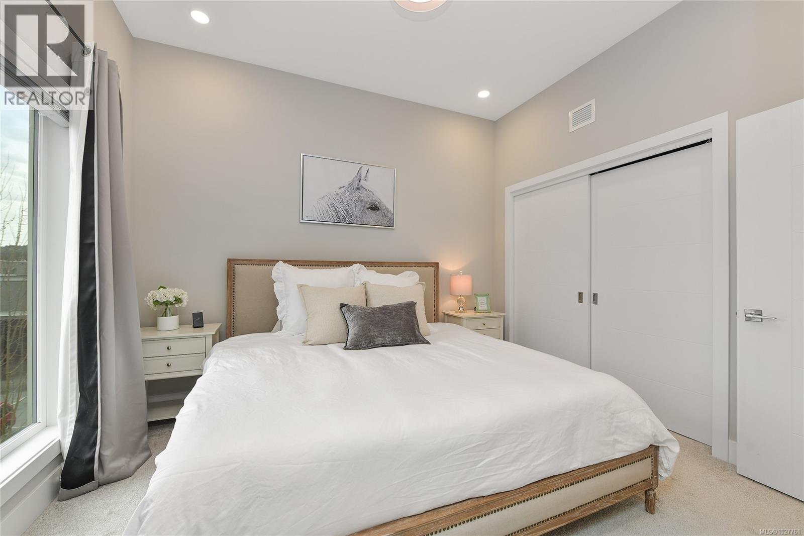 6 4355 Viewmont Avenue, Saanich