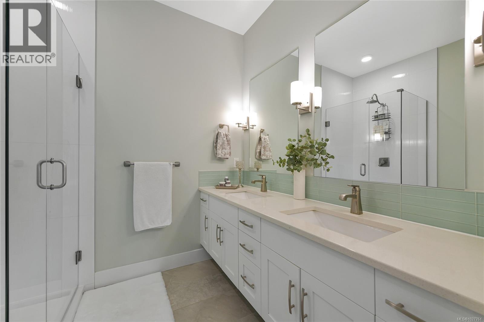 6 4355 Viewmont Avenue, Saanich