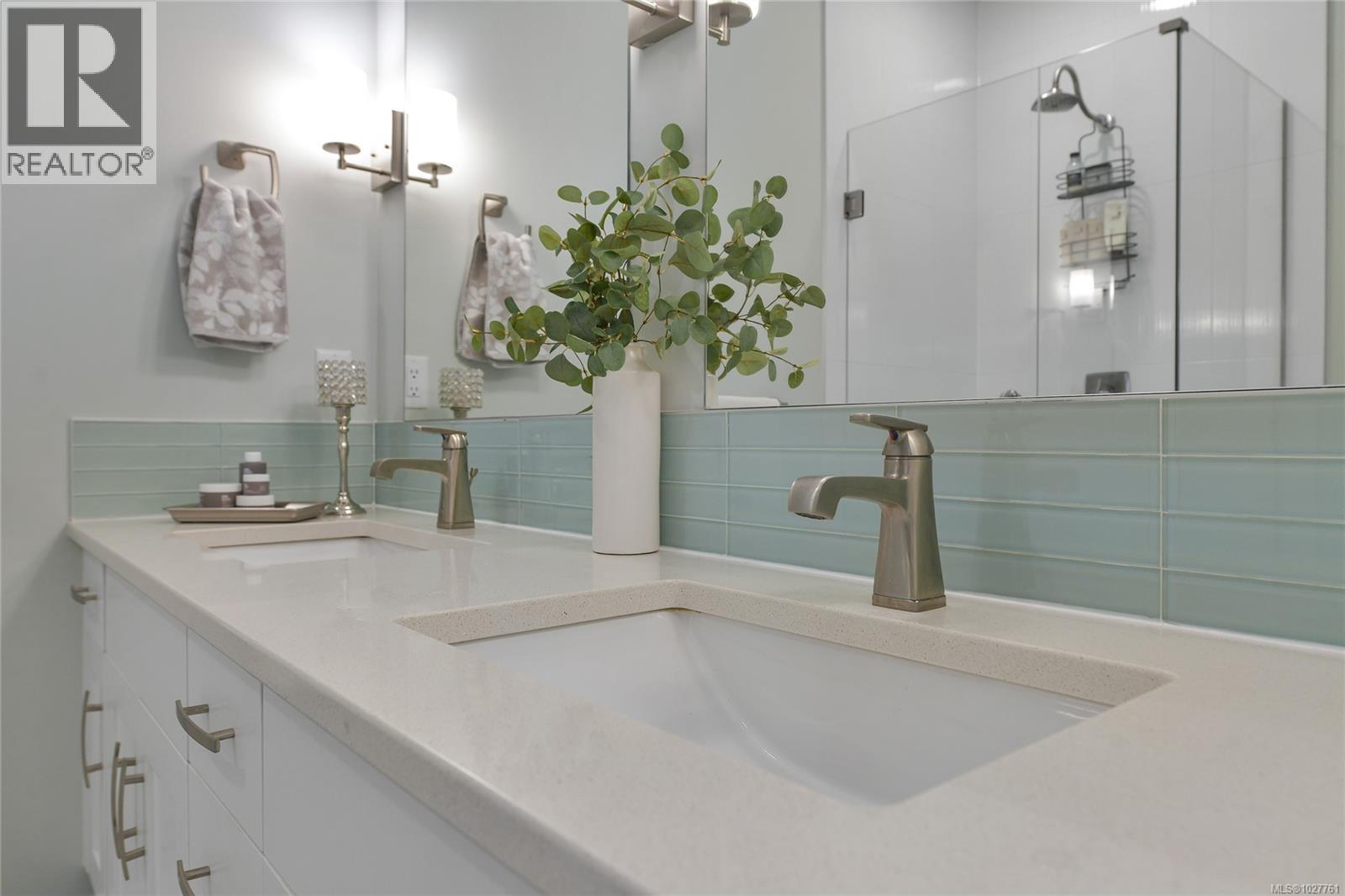 6 4355 Viewmont Avenue, Saanich