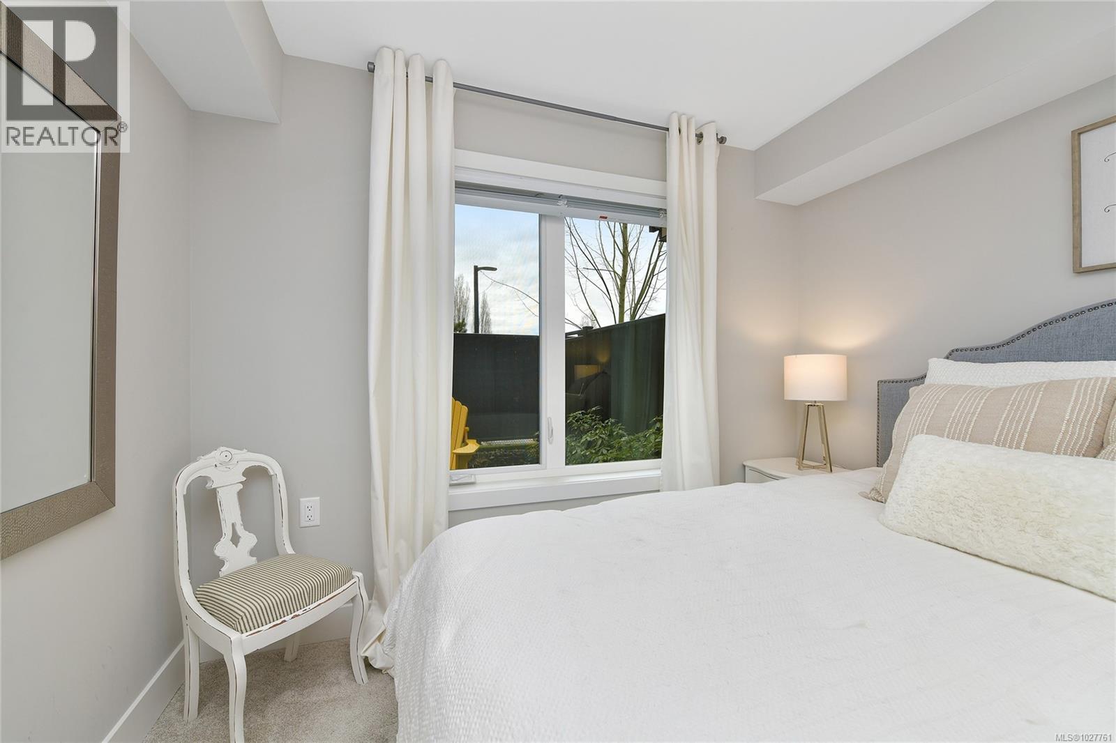 6 4355 Viewmont Avenue, Saanich