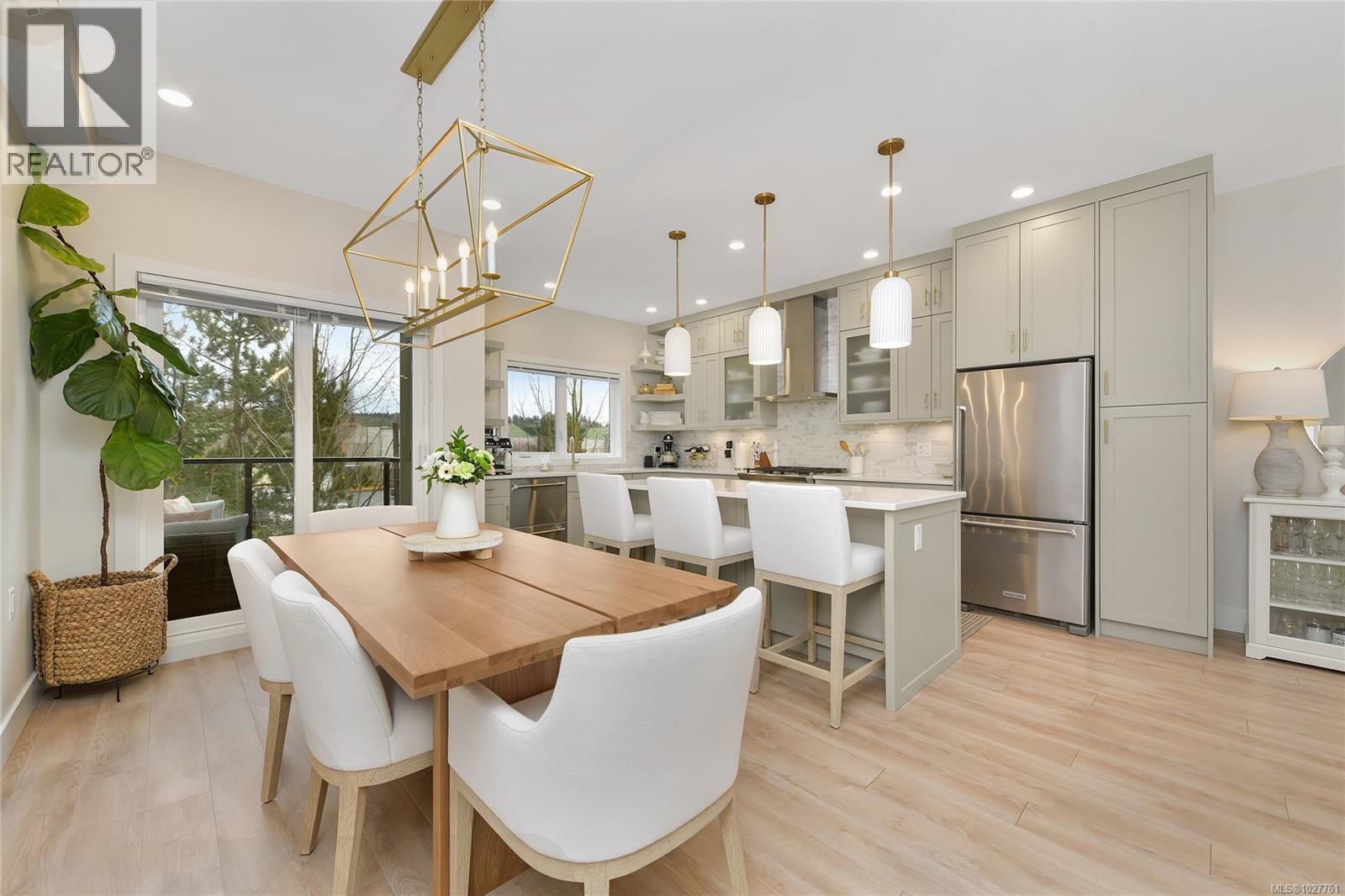 6 4355 Viewmont Avenue, Saanich