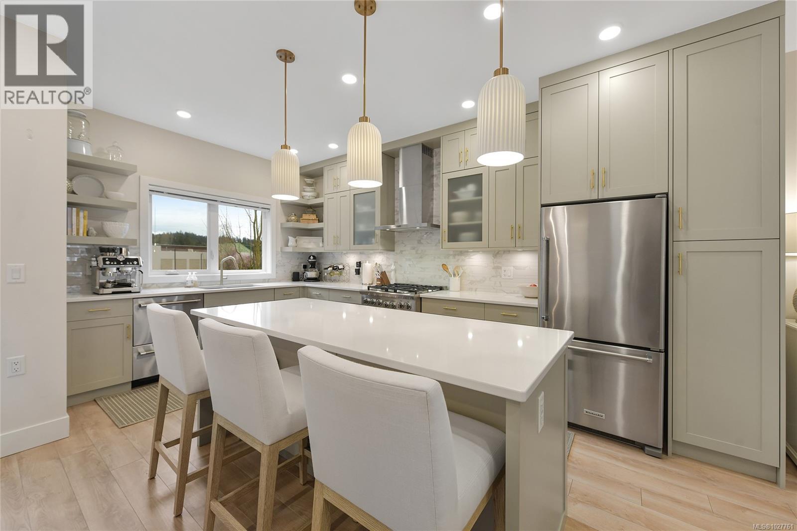 6 4355 Viewmont Avenue, Saanich