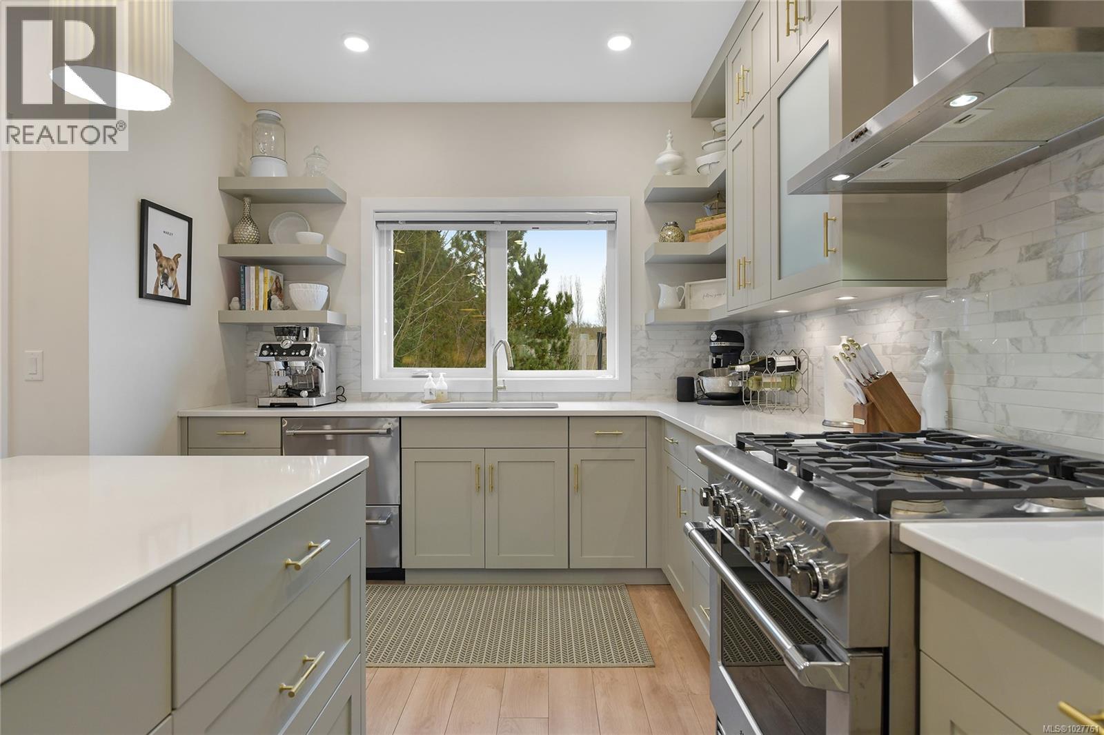 6 4355 Viewmont Avenue, Saanich