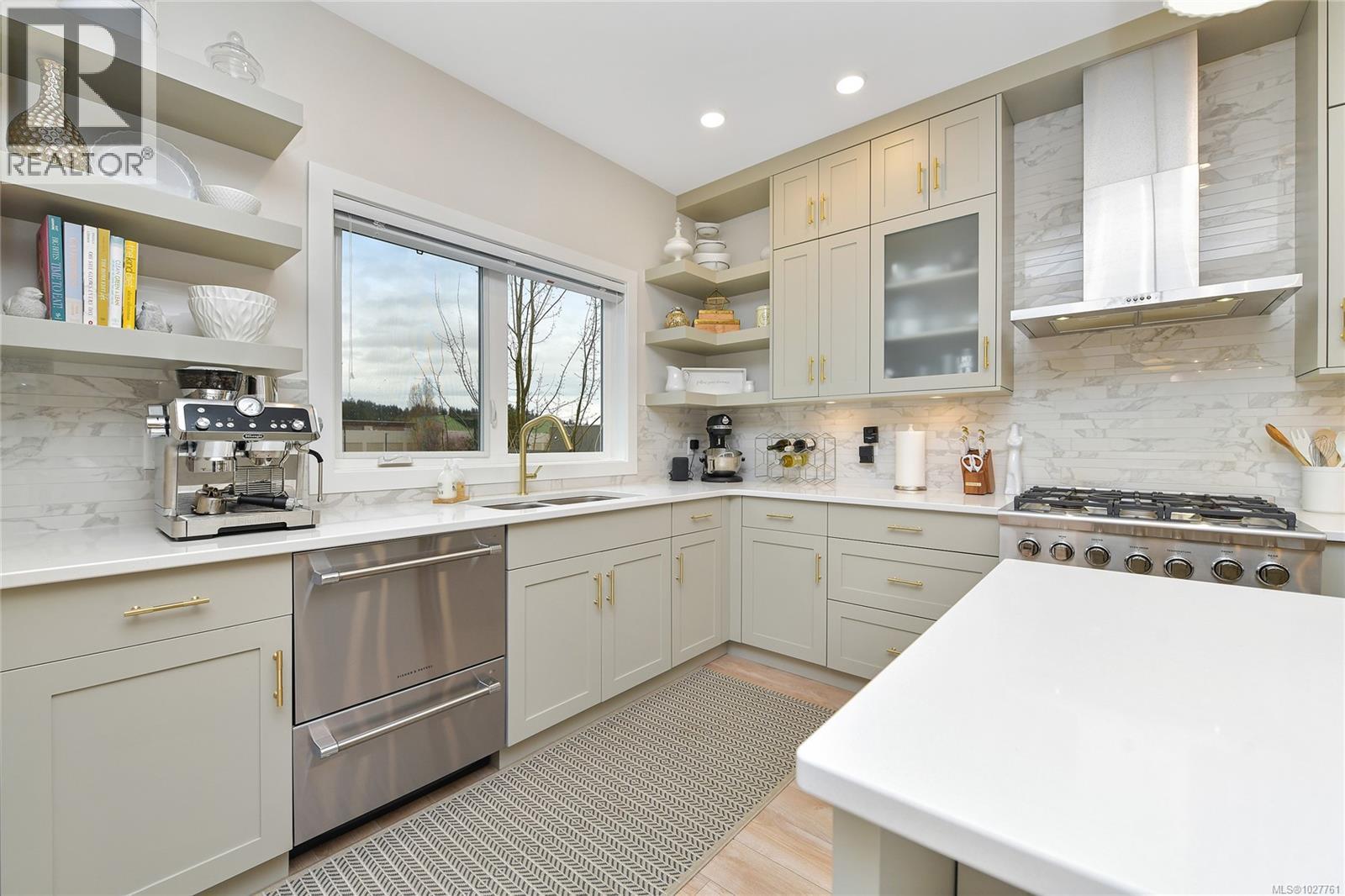 6 4355 Viewmont Avenue, Saanich