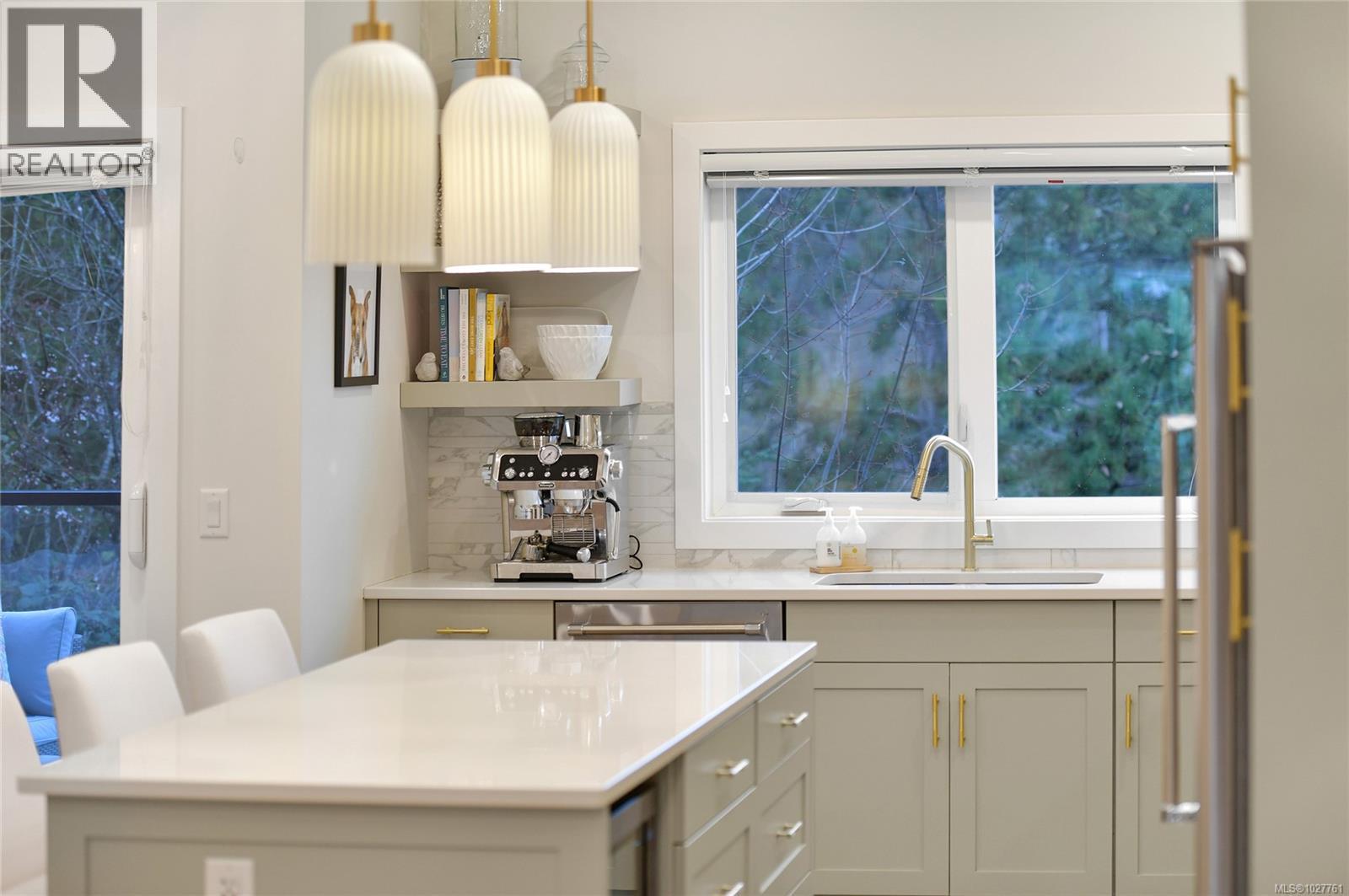 6 4355 Viewmont Avenue, Saanich