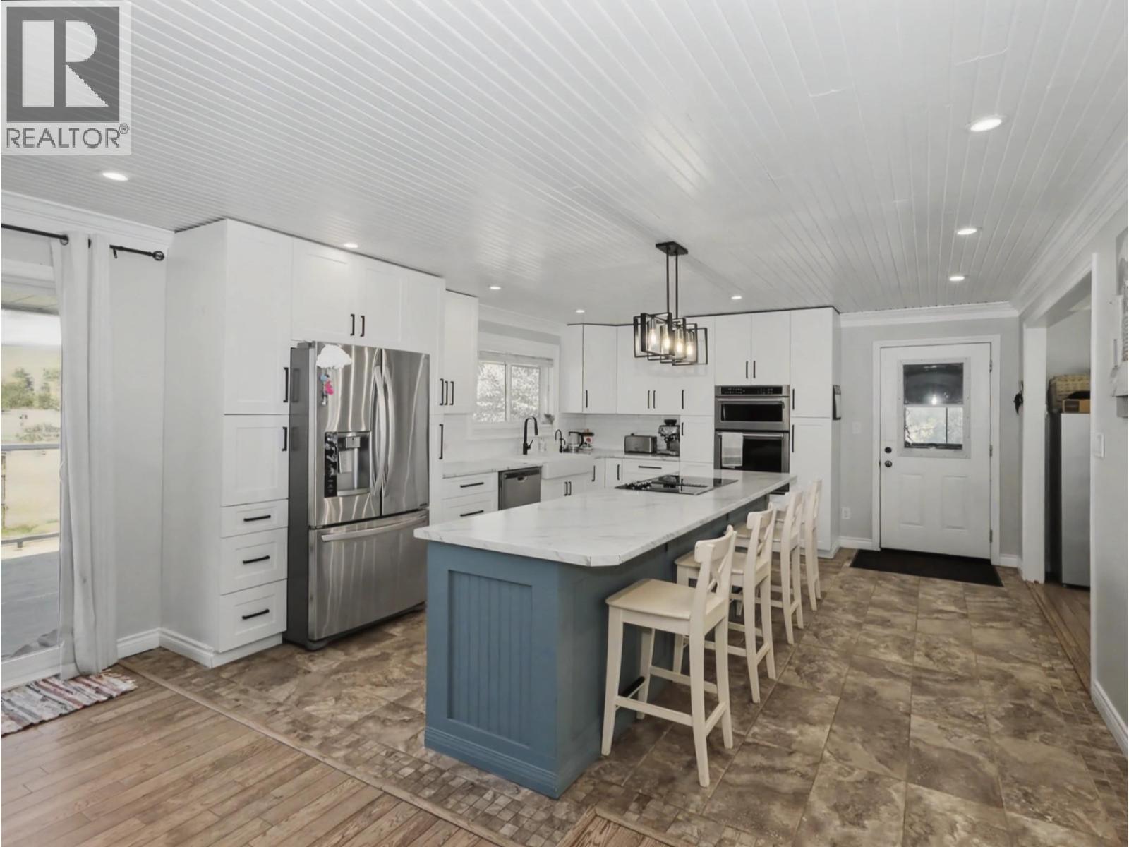 5015 SIMINOFF Road, Grand Forks