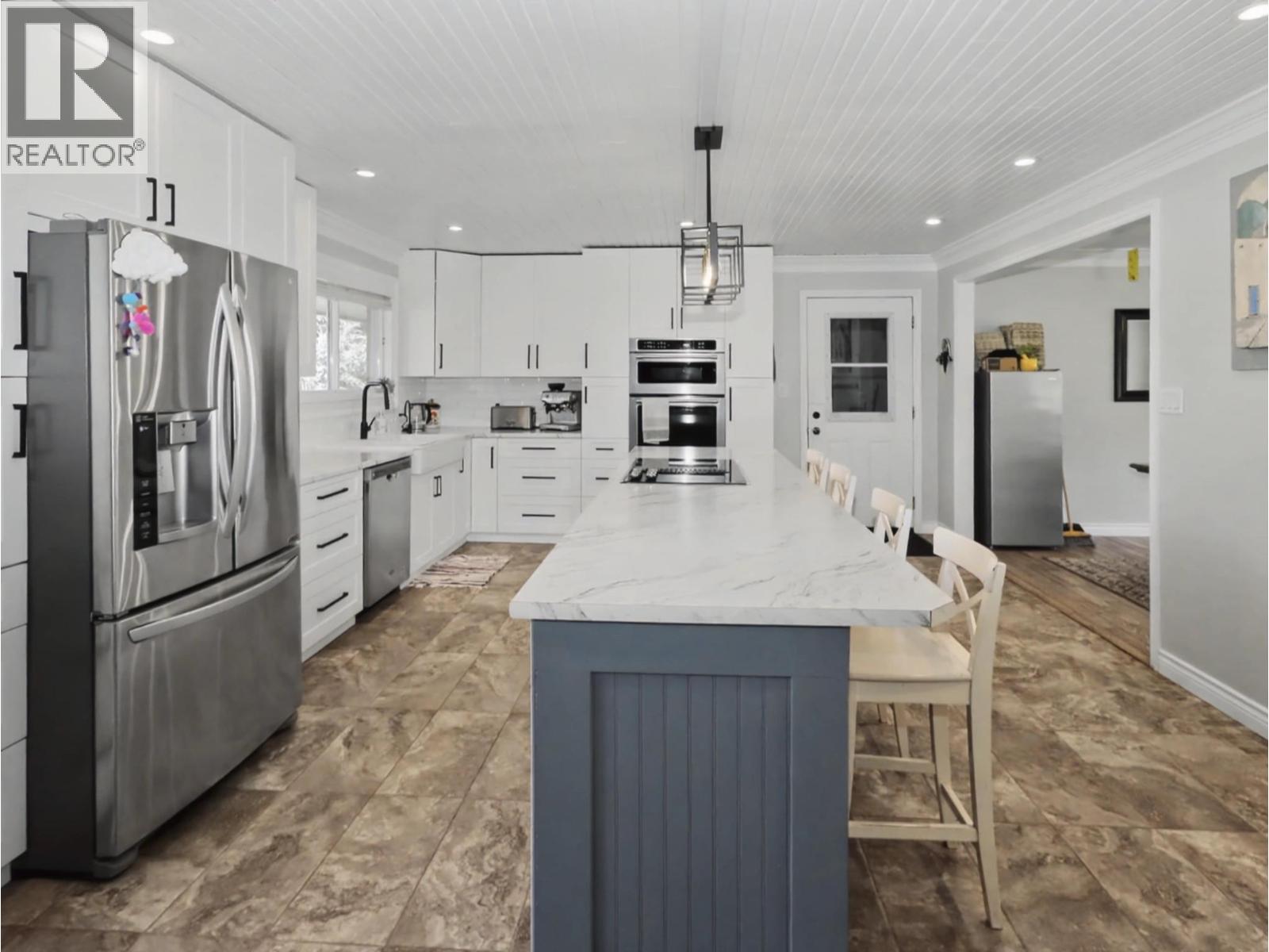 5015 SIMINOFF Road, Grand Forks