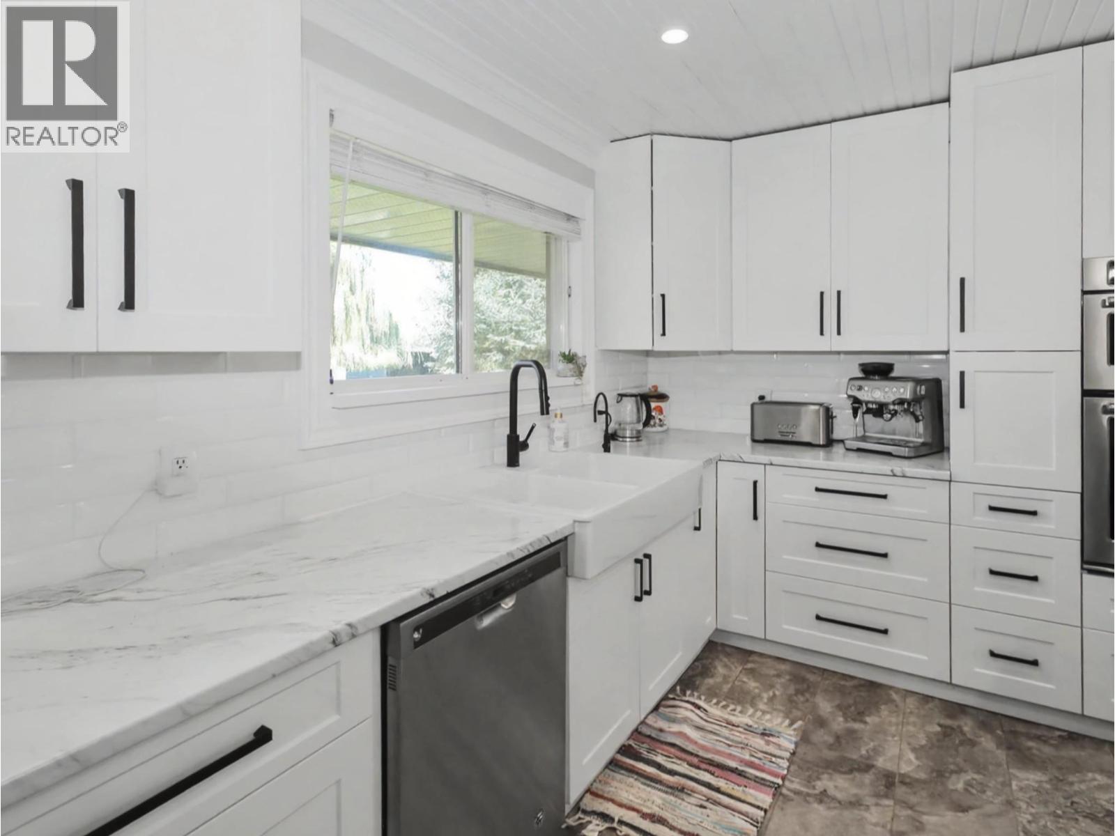 5015 SIMINOFF Road, Grand Forks