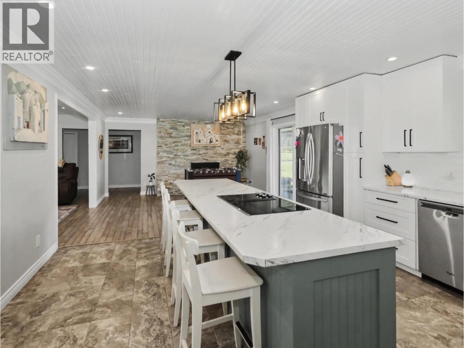 5015 SIMINOFF Road, Grand Forks